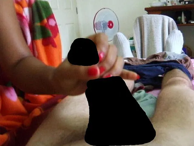 Handjob alles rausgewichst in nicht mal 3 min.