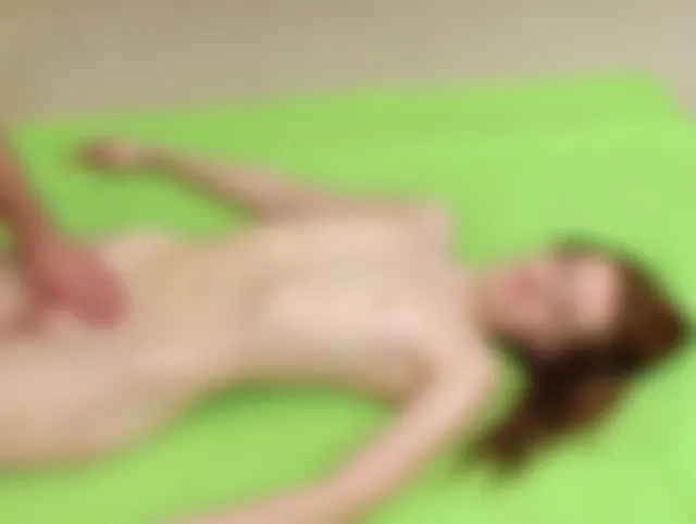 ROTE-ZORA-18 Fotze Massage und gefickt
