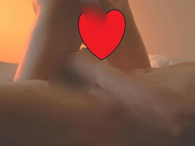 Paar gegenseitige Masturbation cum zusammen bekommen sich gegenseitig aus