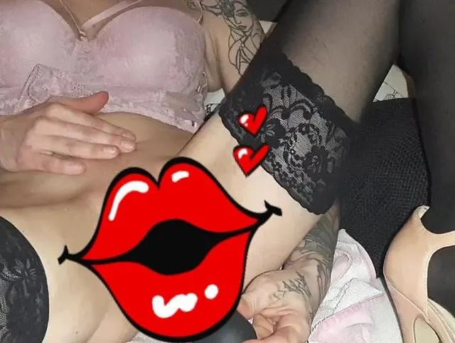 Vibrator und Massager im Dauereinsatz brachten mein schwanzgeiles Teenyfötzchen zum Ausschleimen