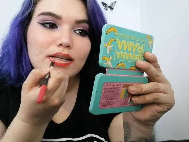 Kimmy ist geschminkt