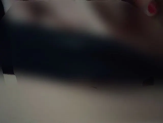 Nasses Höschen. Ich spiele heimlich in meinem Höschen.