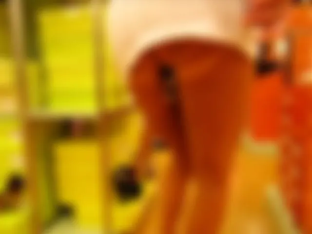 Upskirt Shopping 03