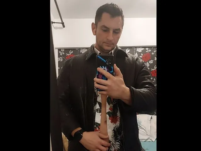 Lederjacke, Sperma im Spiegel, riesiger Cumshot
