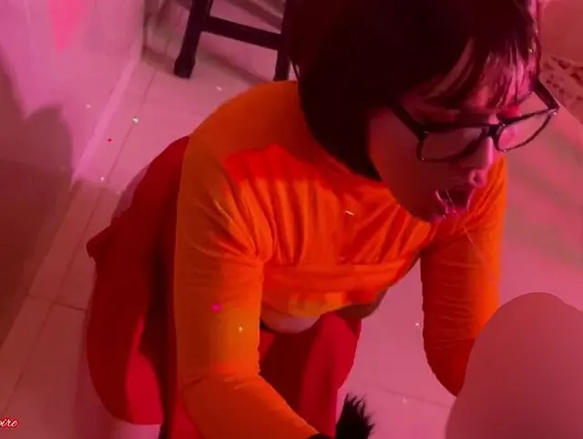 Cosplay: Velma entdeckt das Geheimnis aller Spermaspuren.
