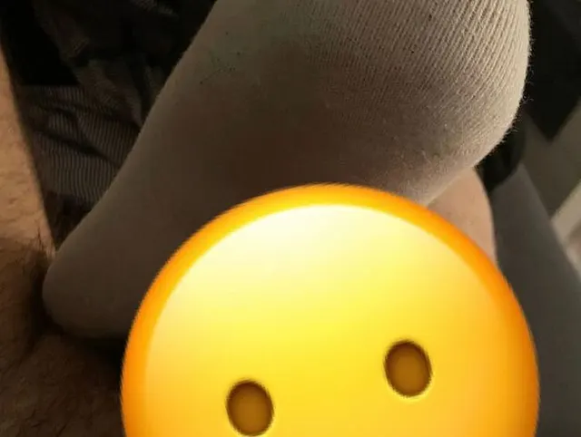 Footjob bis er sich nicht mehr halten kann *-*
