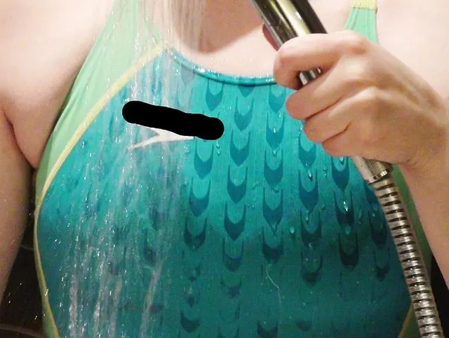 Japanese Fastskin pluged in shower