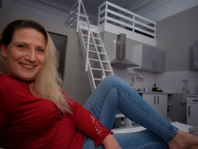 Familien-Eklat! Schwiegermom wixxt mit Füßen!