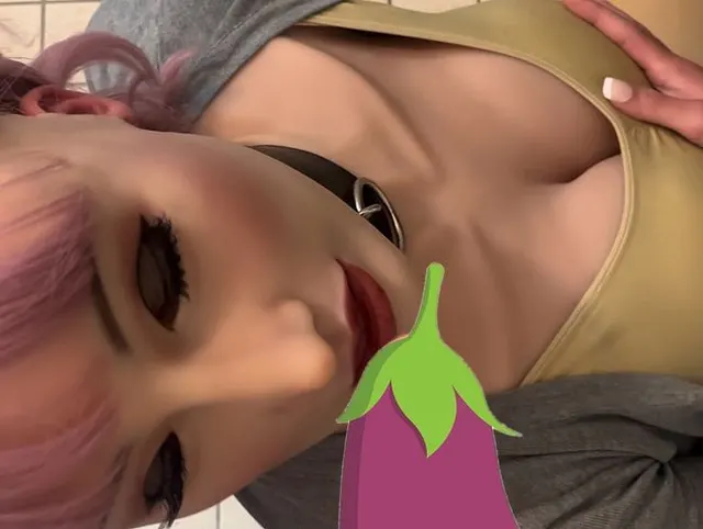 Dildo Sissy Gummipuppen Training im Bad. inkl. Gummivagina gestopft und Tittenfick