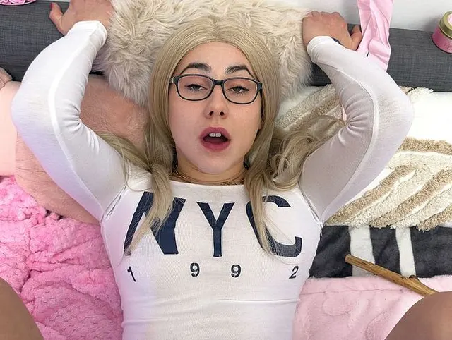 ALLES NUR Jungschwänze (18+)! Stief-Daddy, bitte BESTRAF mich HÄRTER! SPERMA aus allen Löchern!