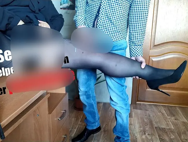 Die Sekretärin hat mir geholfen, auf ihre Strumpfhose zu kommen