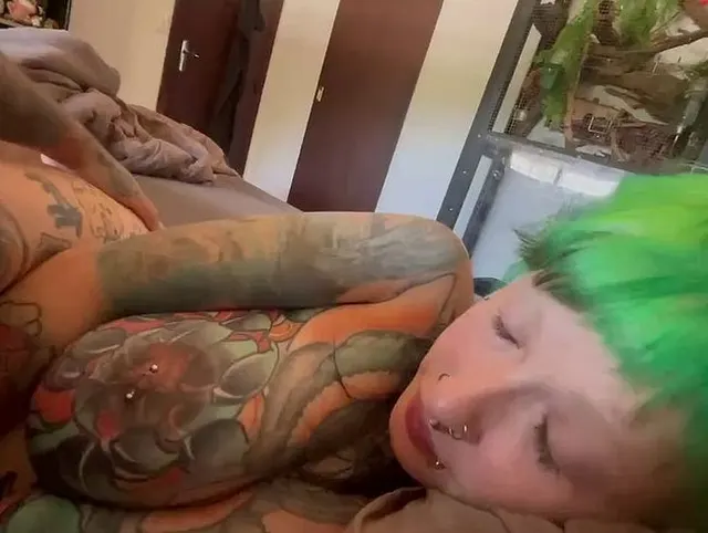 Heißer Fick in Missionar, tiefer Blowjob & wildes Reiten bis zum Creampie