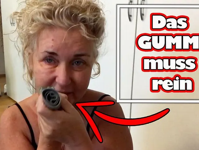 Ich ficke mich mit einem Gummi Band!