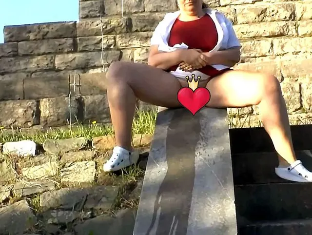 2 Lesben lassen NS laufen