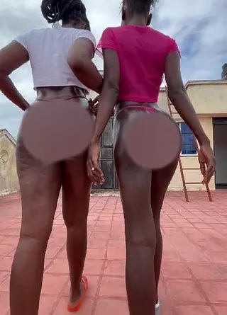 Dirty Pink Ebony Girls – Ein nasses, öliges und wildes Ass Shake-Spektakel