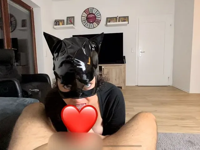Sexy Blowjob mit Sperma schlucken
