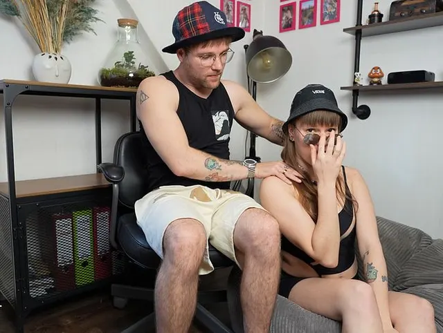 Mein Erster Handjob von einer Schwangeren !!