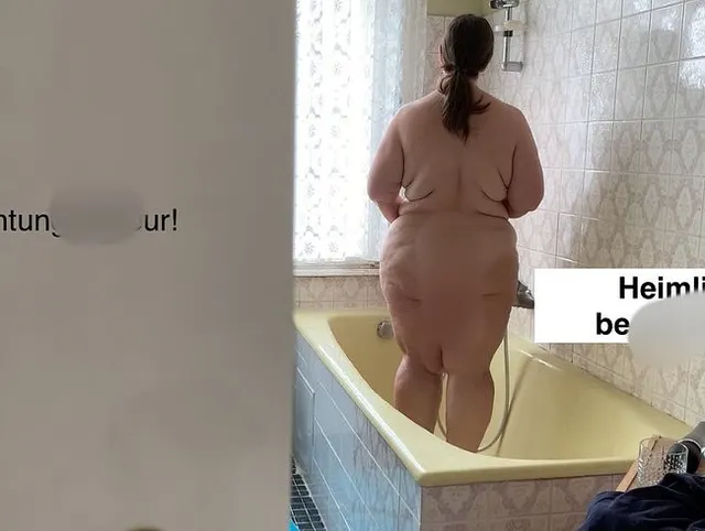 Dicke Frau heimlich beim Duschen beobachtet