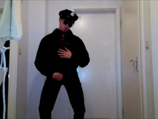 Der notgeile Lederpolizist!