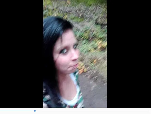 Zwei Mäddel laufen durch wald