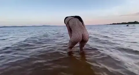 Fantasieren über Pinkeln im Wasser