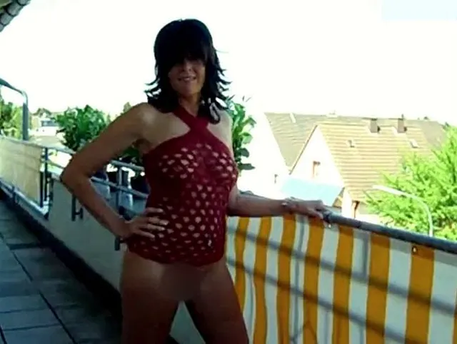 Pissen auf der Garage - das ist Geil muss ich öfter mal machen.... (jüngere Jahre)