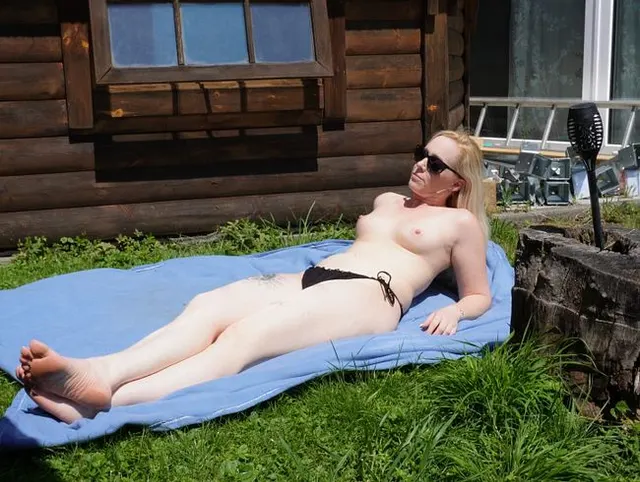 Riskanter PUBLIC-FICK am Chiemsee! Sonnenbad mit EXTRA-Schuss!