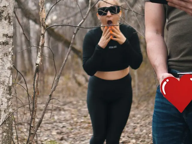 467. Exhibitionistin von Sportler erwischt. Wichsen und Ficken im Freien. Ich bin auf ihre schwarzen Leggings gekommen.