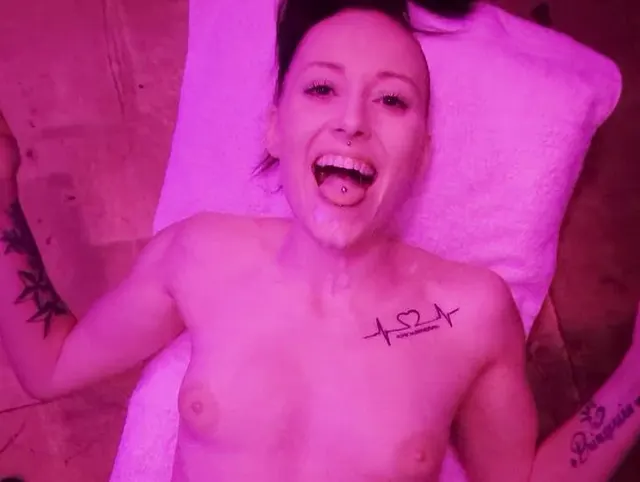Im Swingerclub durchgeflickt und ins Gesicht gewixxt, geleckt auf dem Gynäkologie Stuhl