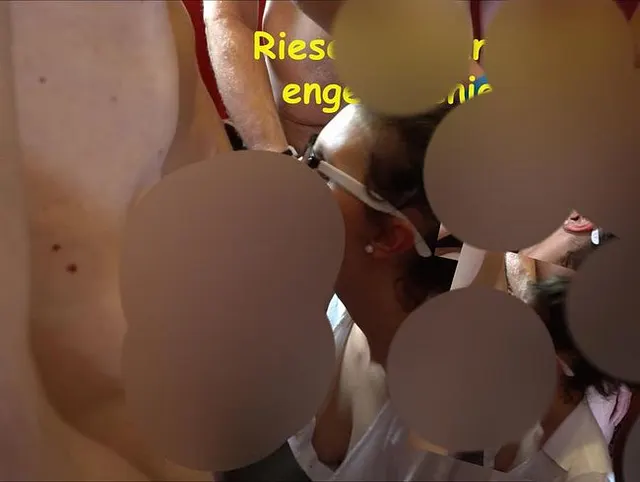 Riesenschwanz fickt enge Teeniemöse