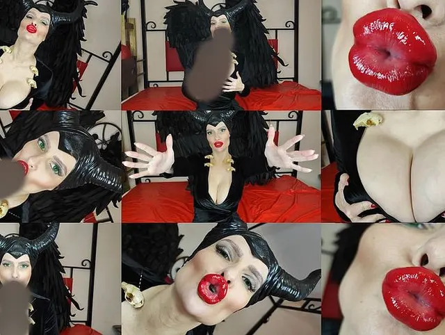 Kraftvolle rote Lippenstiftküsse von Demoness