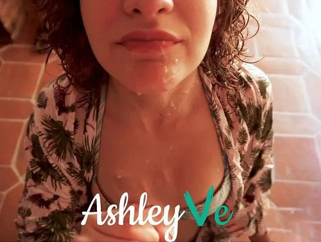 Vor dem Strand Blowjob - Ashley Ve