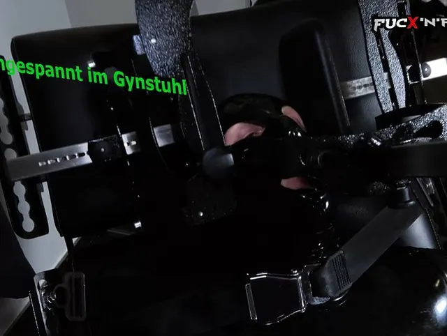 Latexboy Auf Dem Gynstuhl.