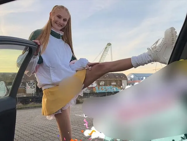 Karneval Funkenmariechen abgeschleppt! Rauf und Runter, wir Ficken munter