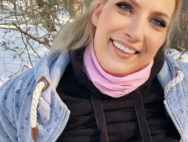 Spontaner Blowjob im Wald