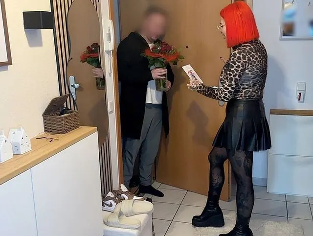 Happy Birthday Creampie Blumenboten zum AO Fick verführt So Feier ich Geburtstag