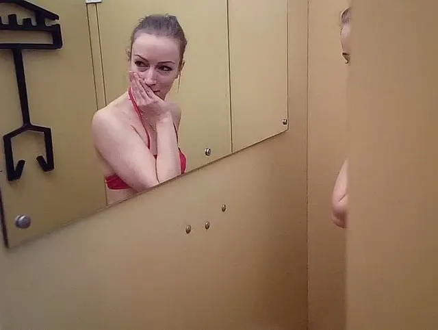 Stalker überrascht mich in de Umkleide