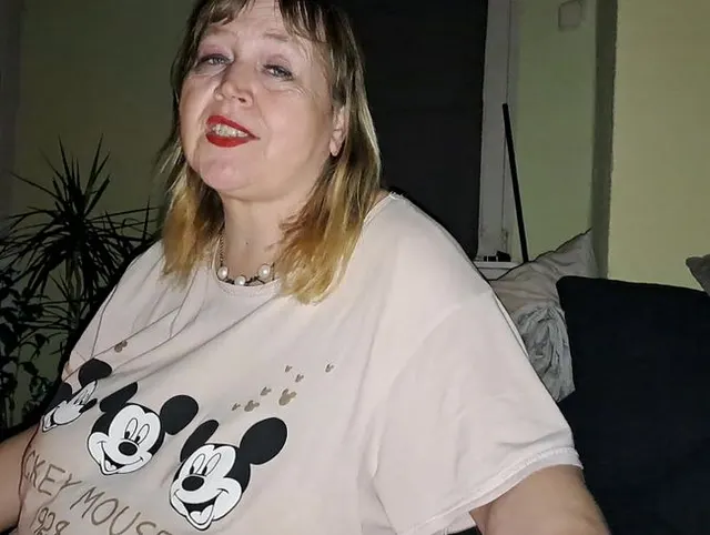 Desinteressierter Handjob - cuckold melken