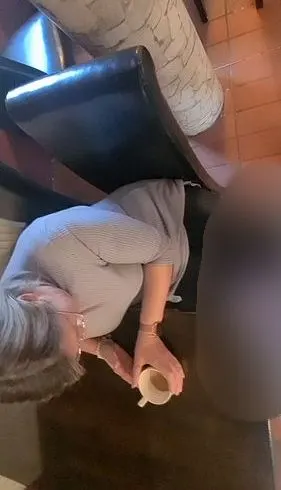Handyvideo Spritz auf meine Wetlookhose.