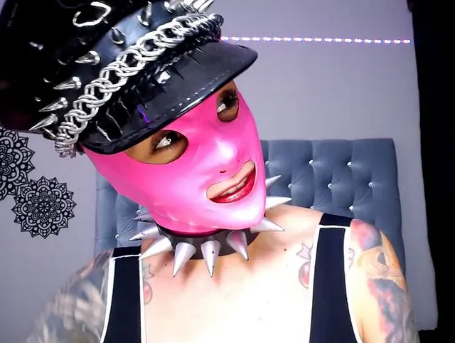 ROSA LATEX UND SPIKES