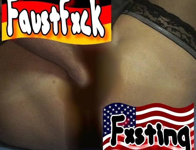 Beine weit gespreizt - Faustfick