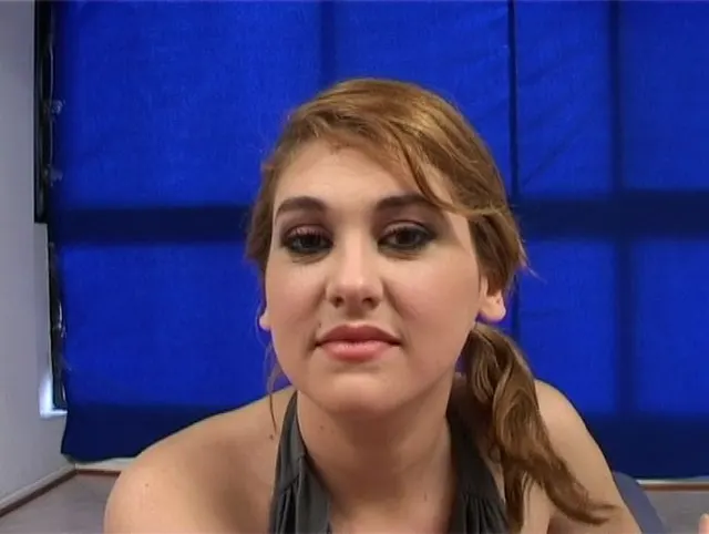 Geile Latina kriegt die Sahne ins Gesicht gespritzt