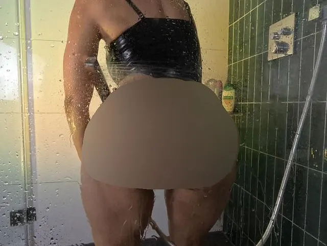 Spass unter der Dusche (Dildo F*ick+ Deepthroat + Squ*irt). Versa*ut