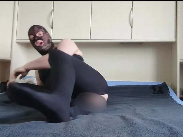 Carmen Nylonjunge ist Notgeil 1 ** Dehnung **