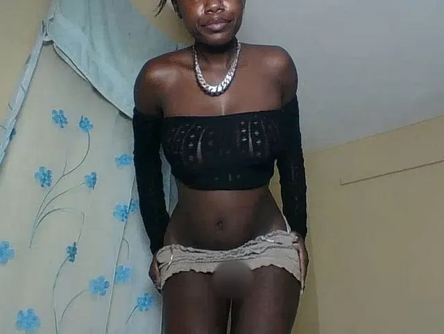 Diva – Sexy Ebony mit großen Brüsten – Langsamer Striptease & Pussy-Tease