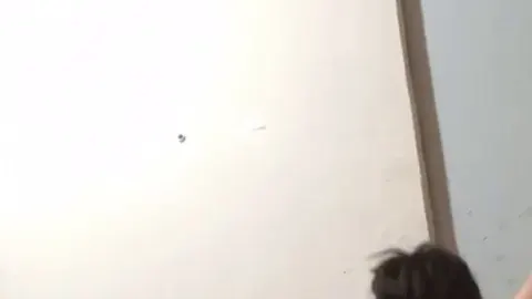 Mein dicker Arsch ist für alle sichtbar und zeigt auch, was Lärm machen kann