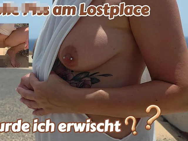 Kleines Kleid hochgezogen – öffentlich gepisst im Lostplace