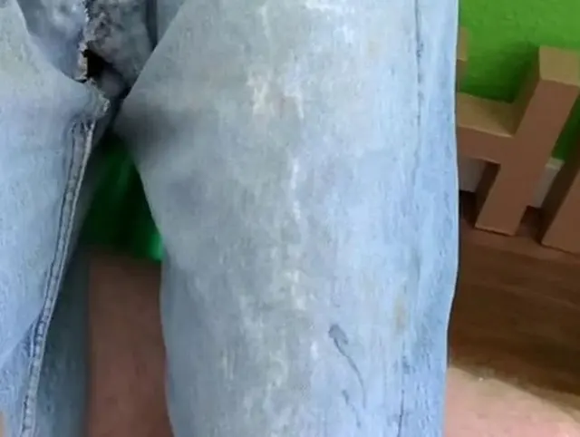 In zerrissener Jeans benutzt (Userwunsch) Teil 2