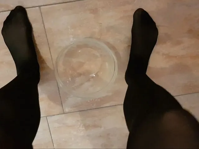 Schale durch ouvert Slip vollgepisst!?