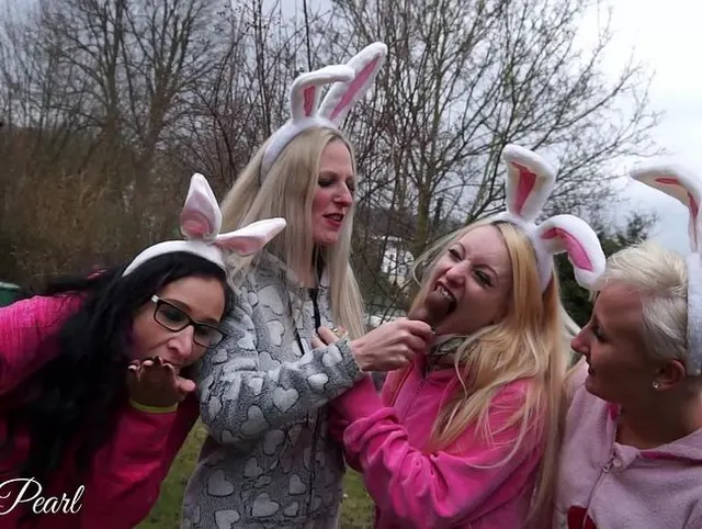 Vier durchgeknallte Osterbunnys